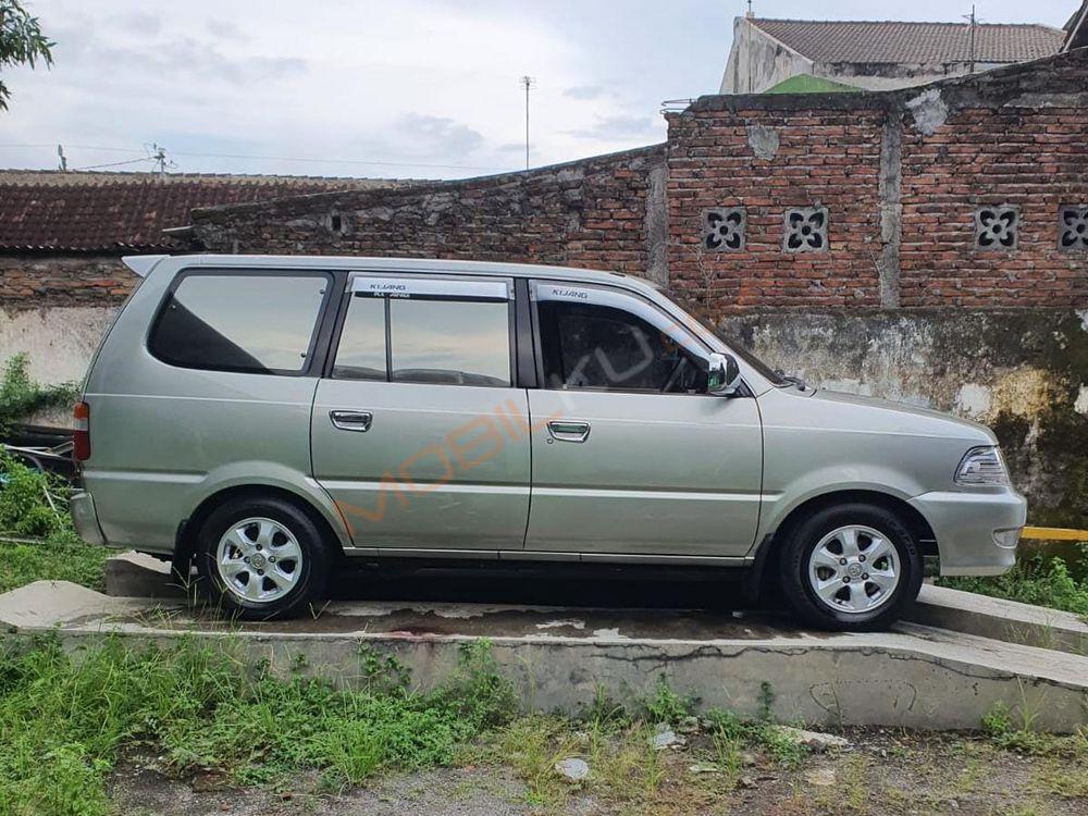 Mobil Toyota Kijang 2003
