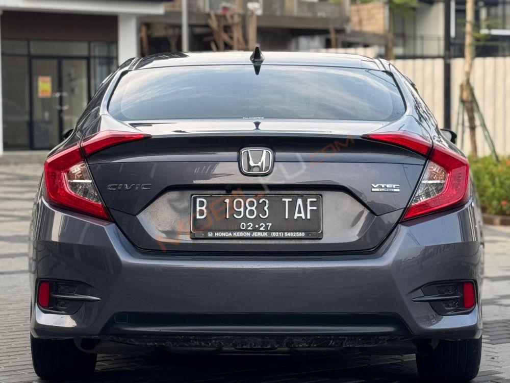 Mobil Honda Civic Hatchback 2016