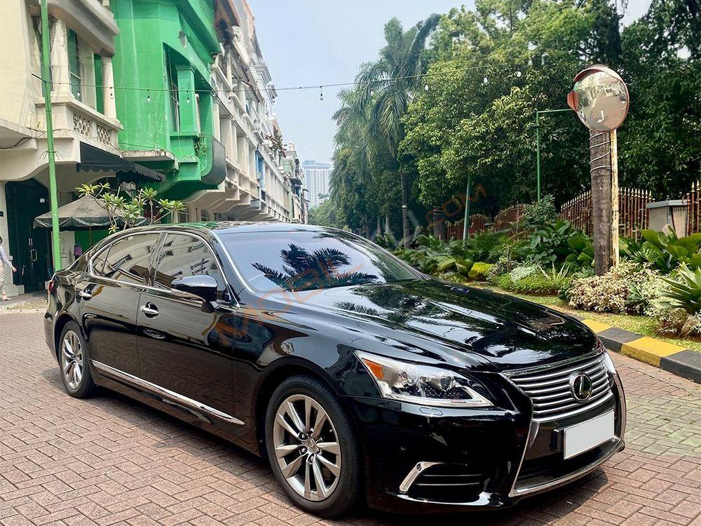 Mobil Lexus LS 2014
