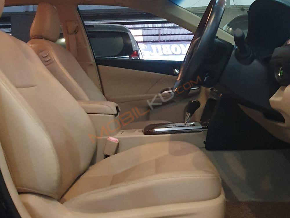 Mobil Toyota Camry 2012