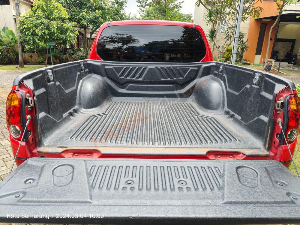 Mobil Mitsubishi Triton 2012