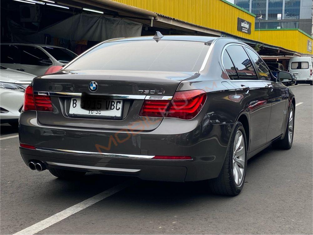 Mobil BMW 7 Series 2013