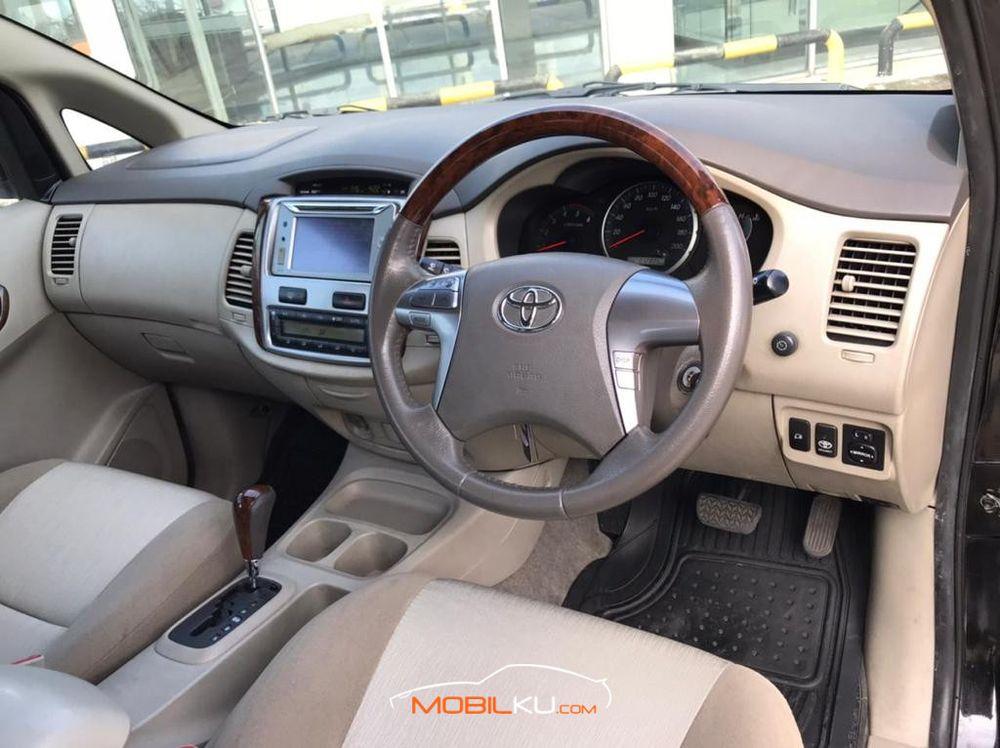 Mobil Toyota Kijang Innova 2015