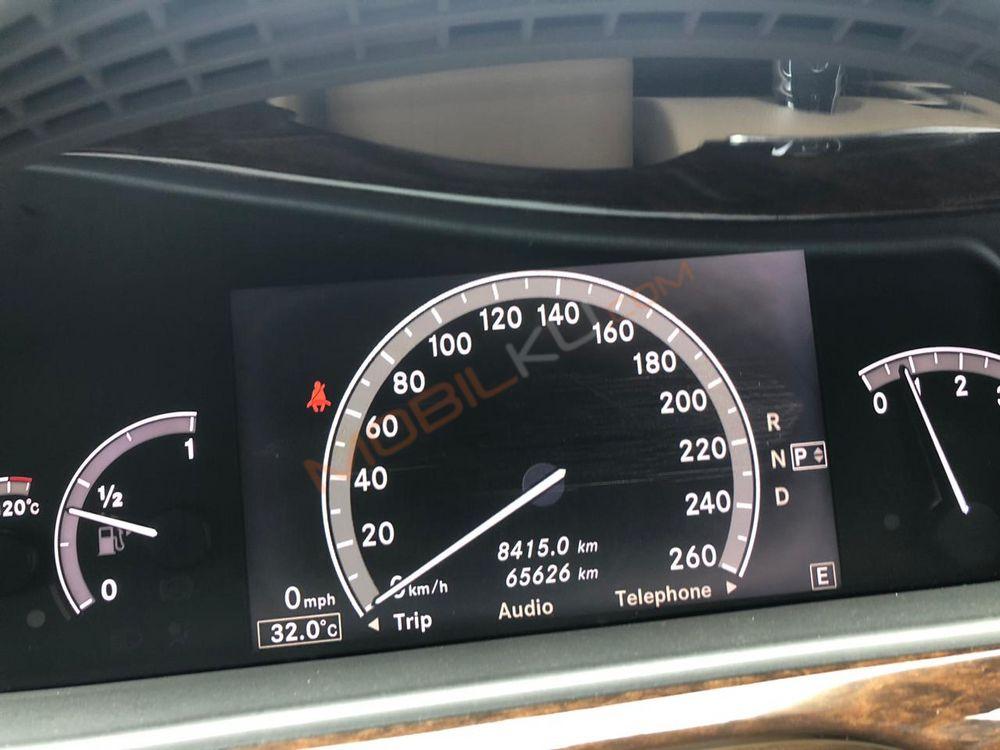 Mobil Mercedes-Benz S-Class 2011