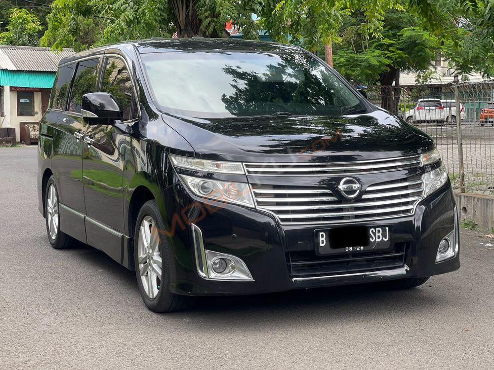 Mobil Nissan Elgrand 2011
