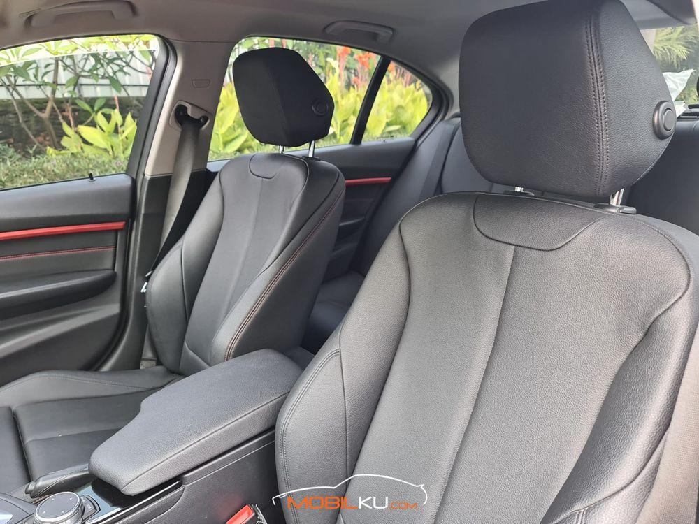 Mobil BMW 3 Series 2016