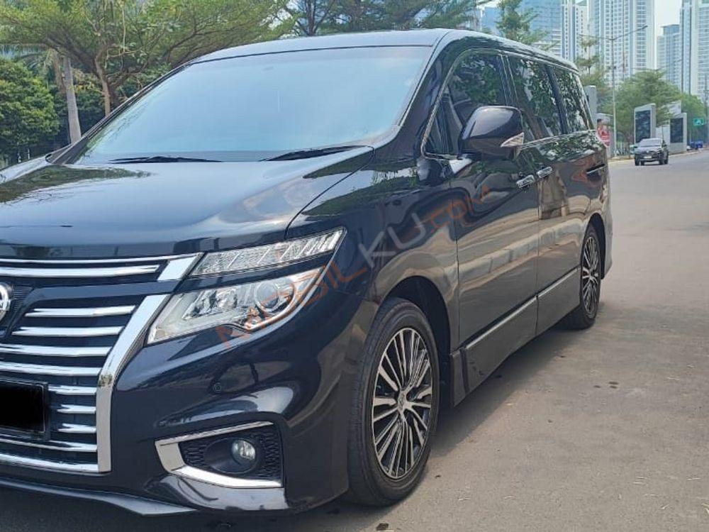 Mobil Nissan Elgrand 2017