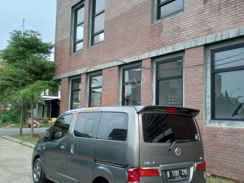 Mobil Nissan Evalia 2013