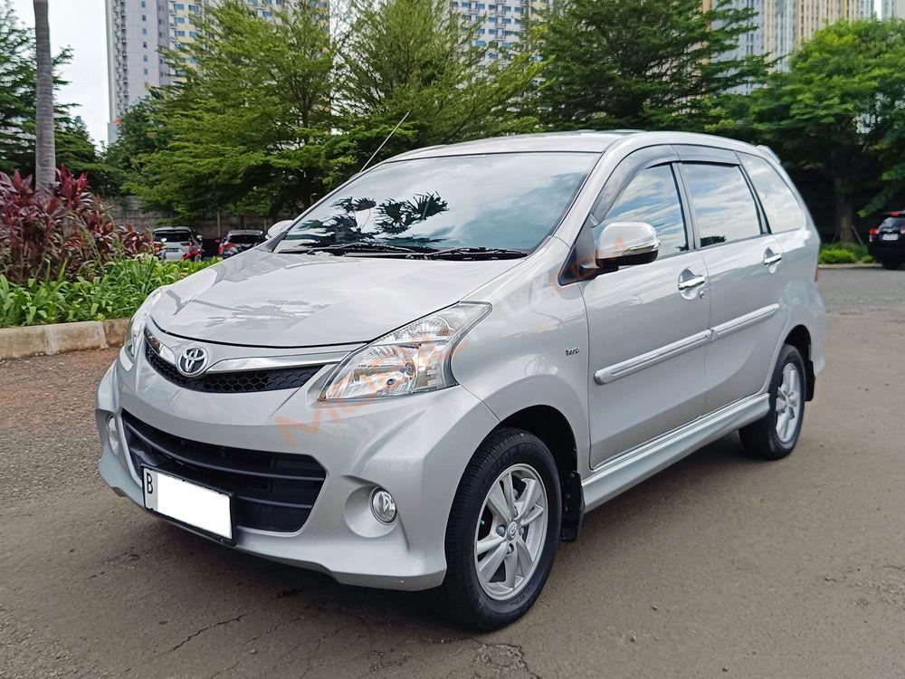 Mobil Toyota Avanza 2013