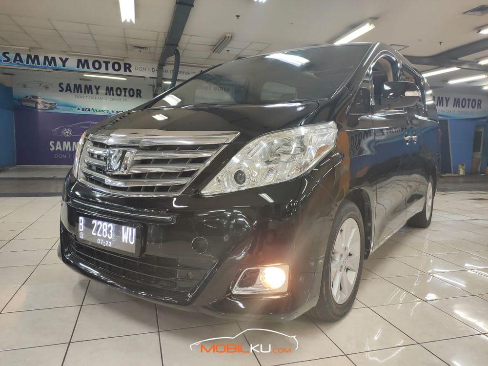 Mobil Toyota Alphard 2012