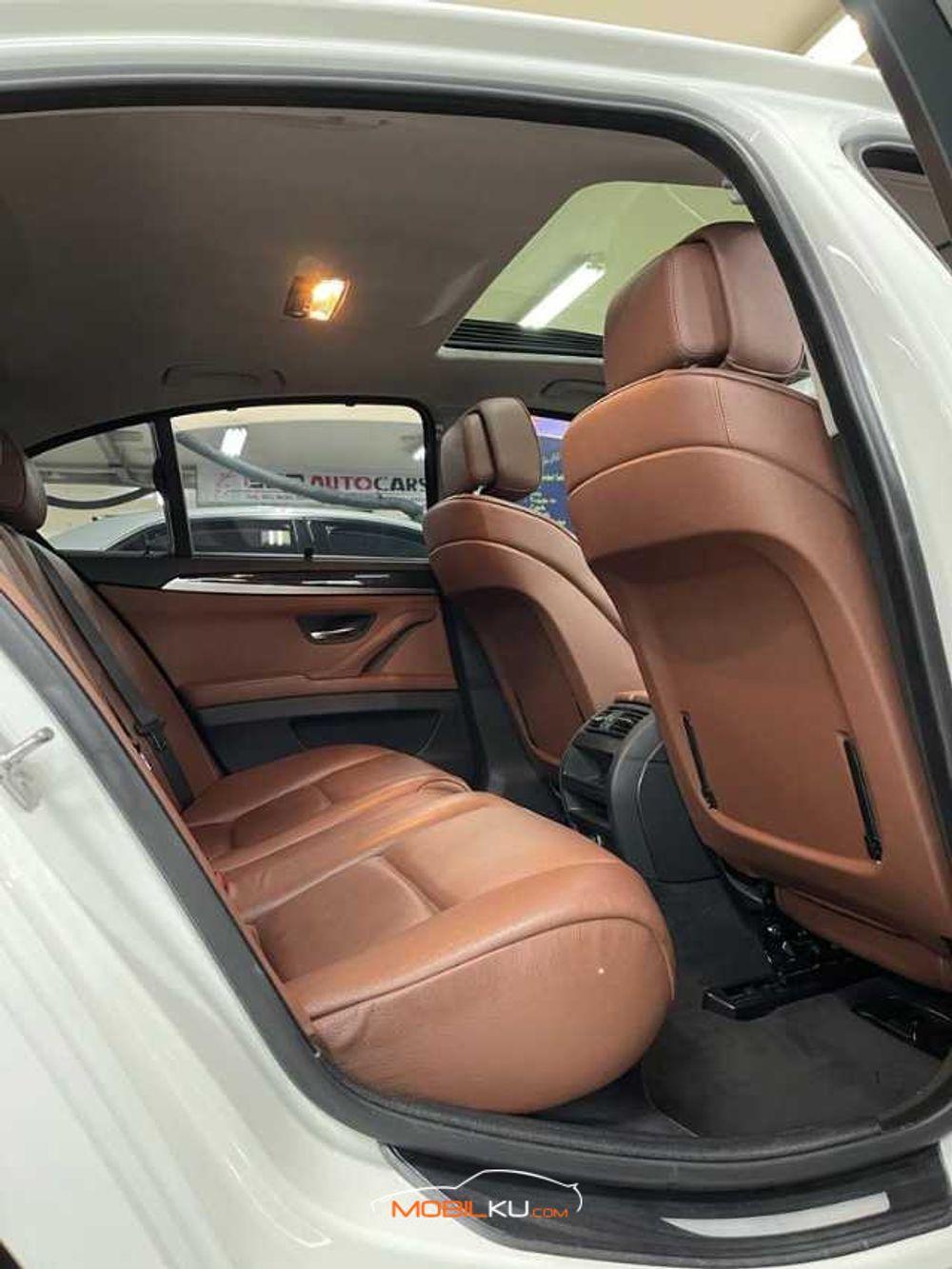 Mobil BMW 5 Series 2012