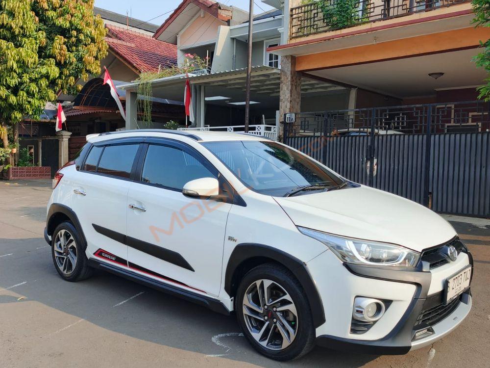 Mobil Toyota Yaris 2017