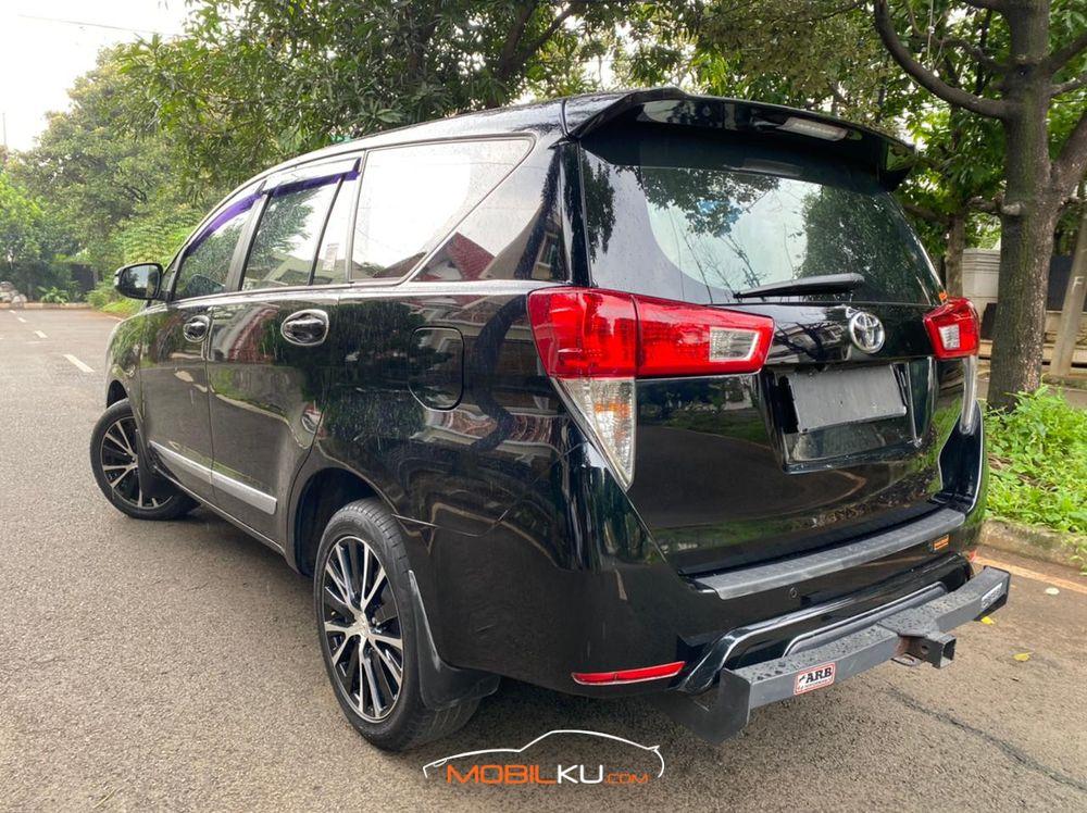 Mobil Toyota Kijang Innova 2016