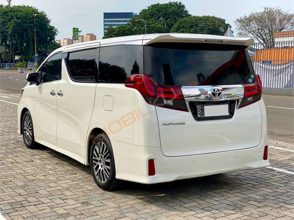 Mobil Toyota Alphard 2016