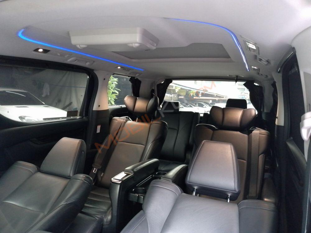 Mobil Toyota Vellfire 2016