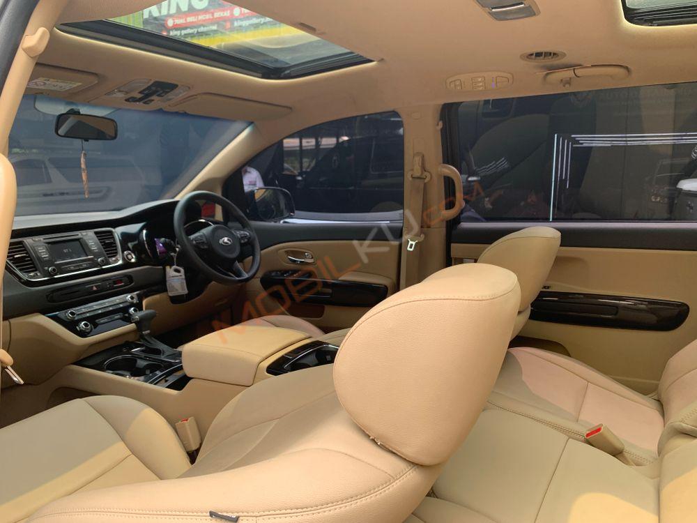 Mobil Kia Sedona 2017