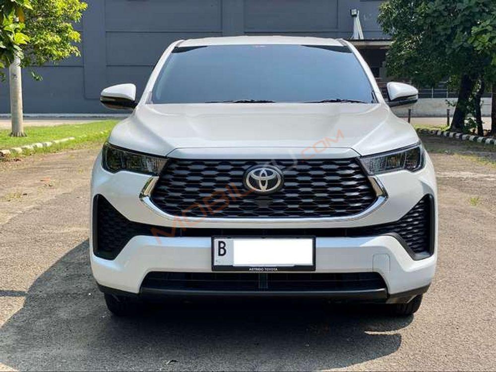 Mobil Toyota Kijang Innova 2023