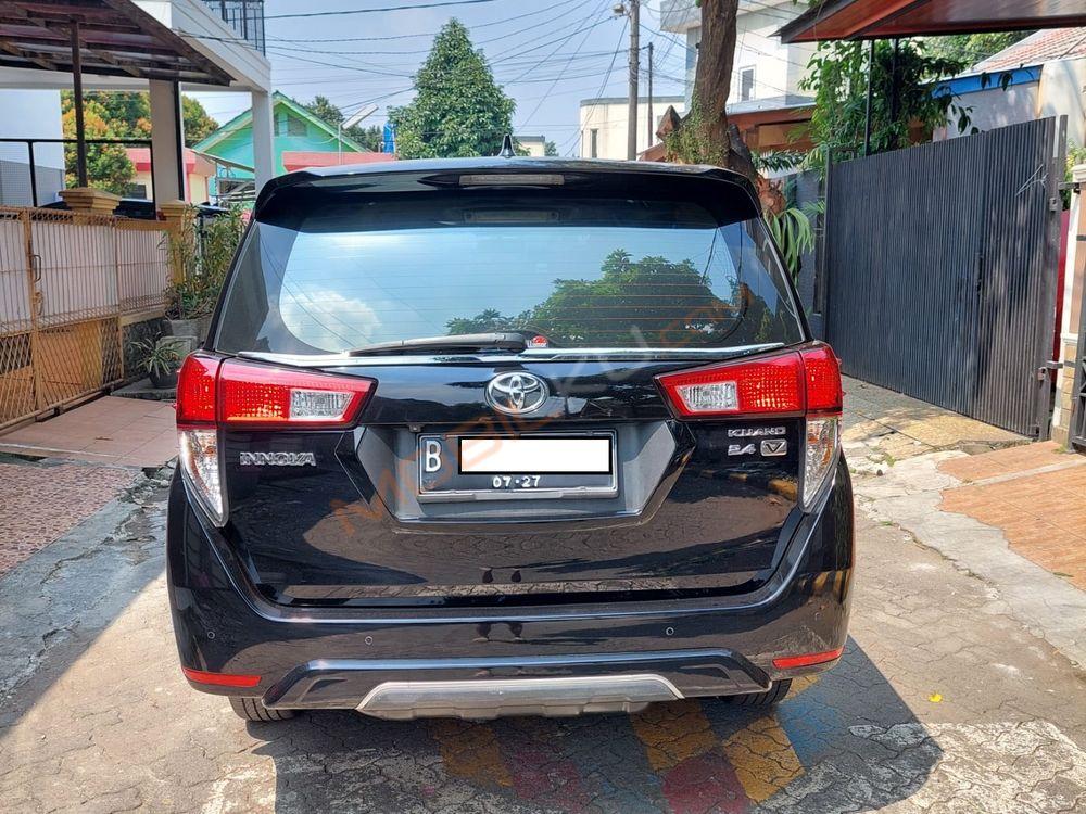 Mobil Toyota Kijang Innova 2022