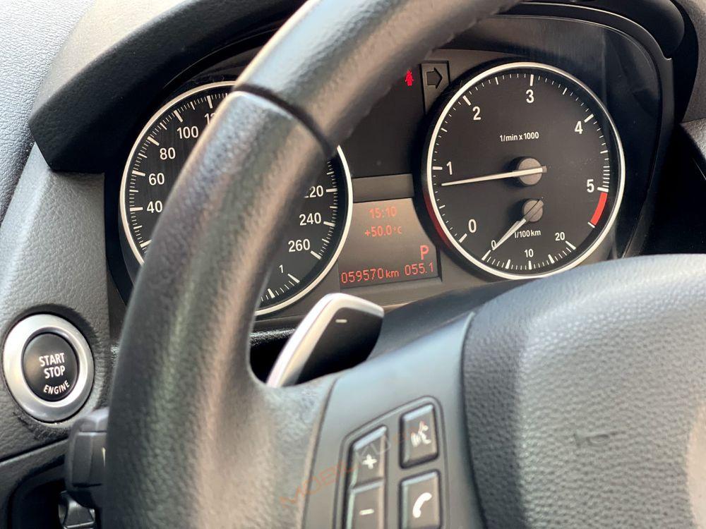 Mobil BMW X1 2012