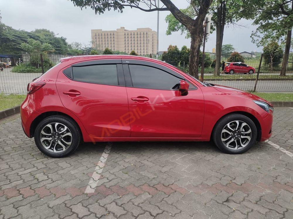 Mobil Mazda 2 Hatchback 2015