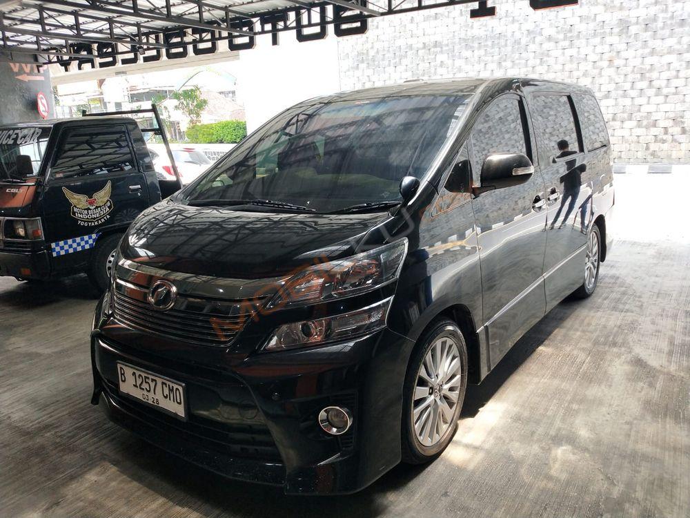 Mobil Toyota Vellfire 2013