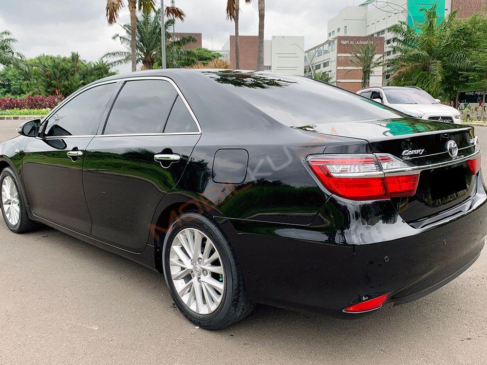 Mobil Toyota Camry 2018