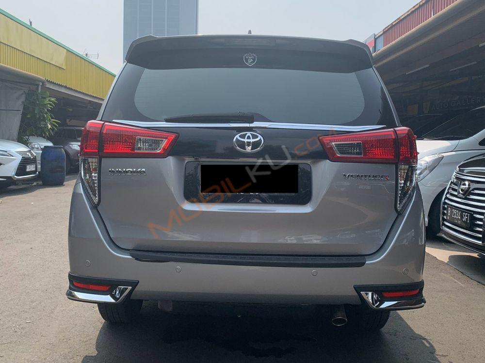 Mobil Toyota Kijang Innova 2016