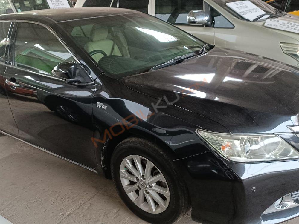 Mobil Toyota Camry 2013