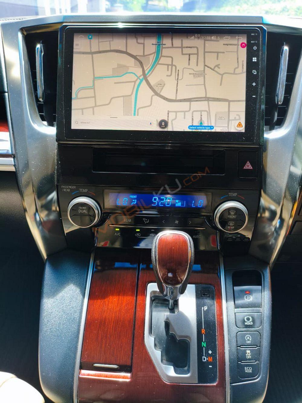 Mobil Toyota Alphard 2017