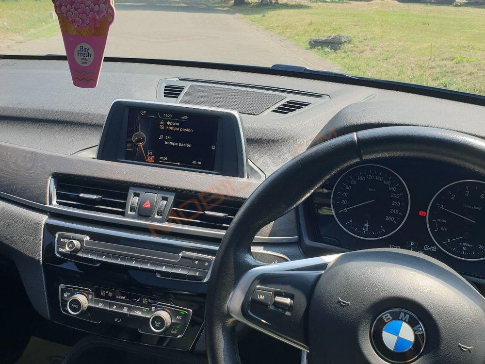 Mobil BMW X1 2016