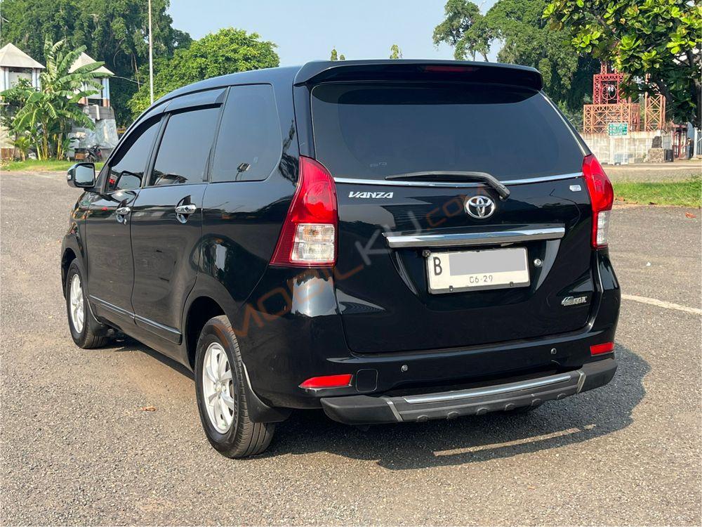 Mobil Toyota Avanza 2014