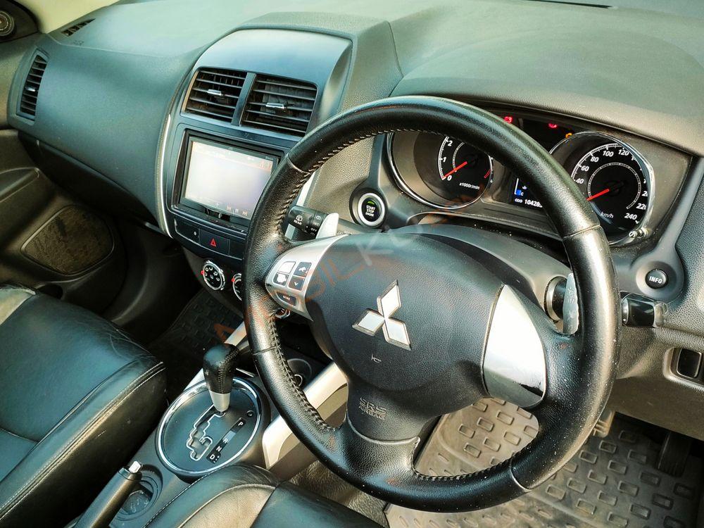 Mobil Mitsubishi Outlander Sport 2012