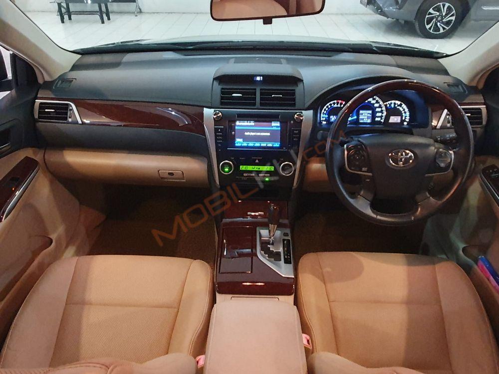 Mobil Toyota Camry 2012