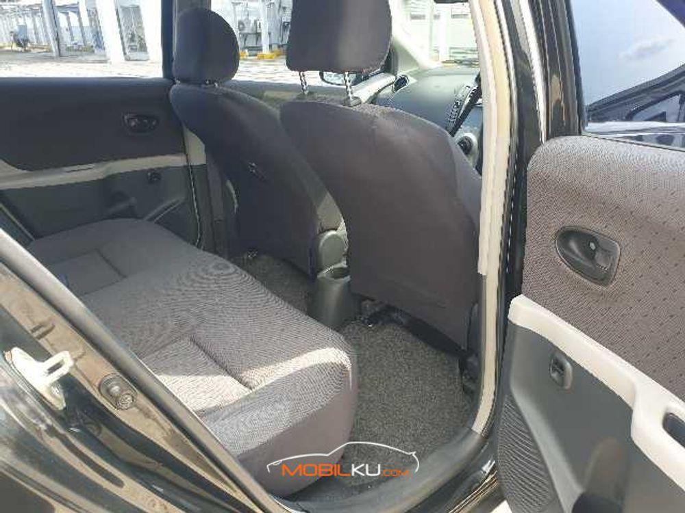 Mobil Toyota Yaris 2010