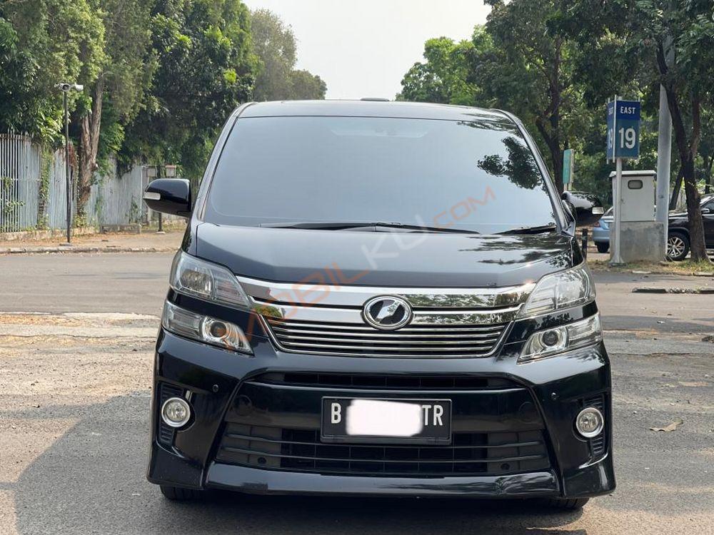 Mobil Toyota Vellfire 2013