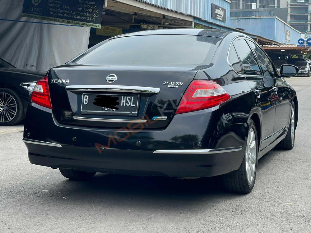 Mobil Nissan Teana 2010