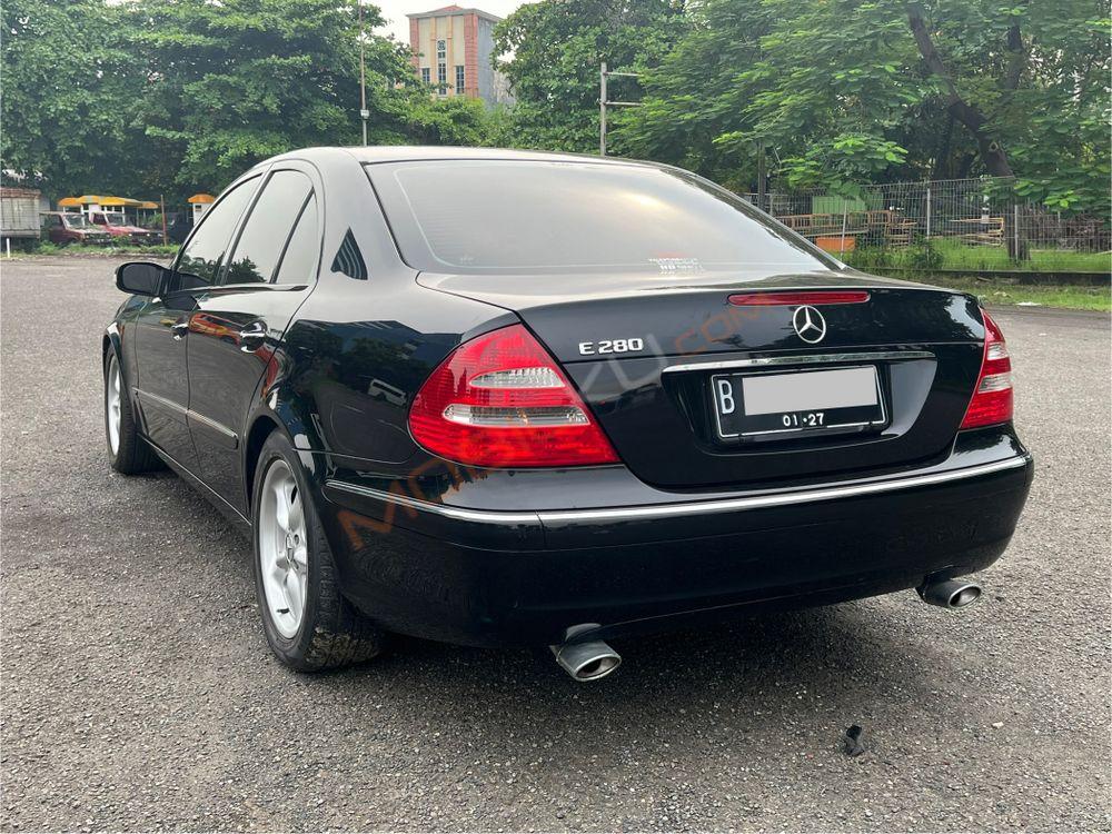 Mobil Mercedes-Benz E-Class 2006