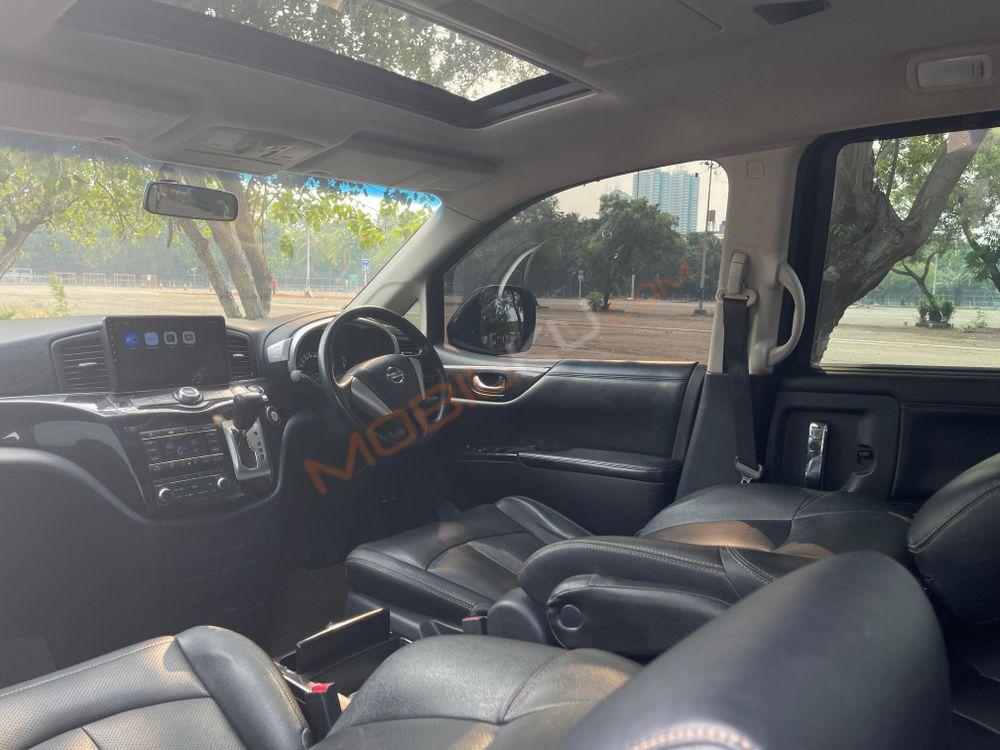 Mobil Nissan Elgrand 2013