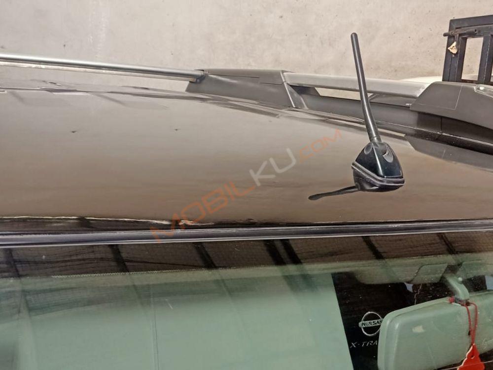 Mobil Nissan X-Trail 2004