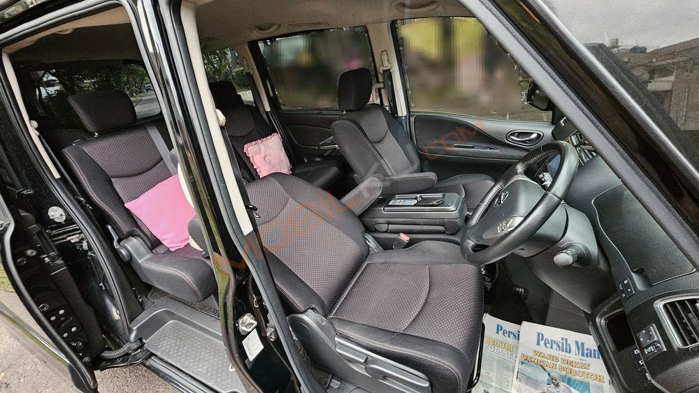 Mobil Nissan Serena 2014