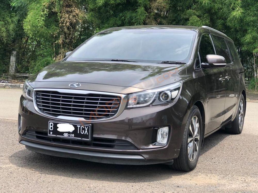 Mobil Kia Sedona 2017