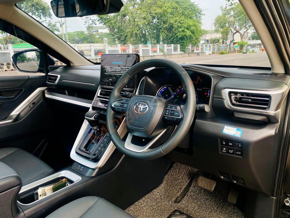 Mobil Toyota Kijang Innova Zenix 2024