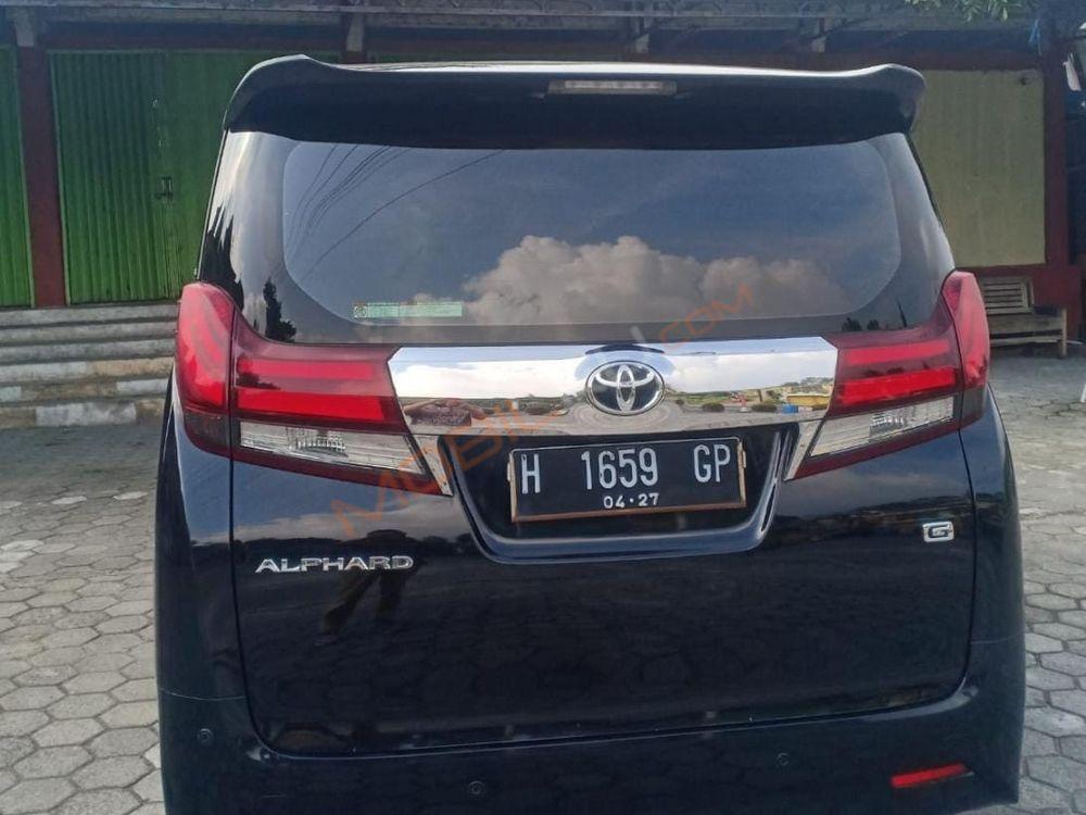 Mobil Toyota Alphard 2017