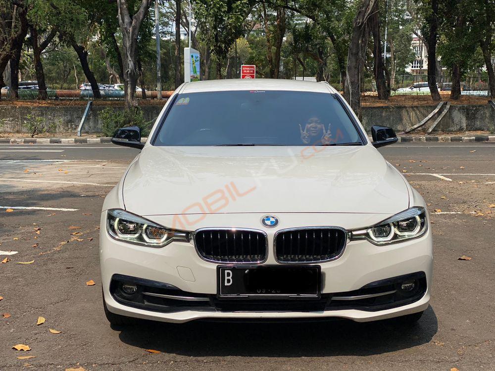 Mobil BMW 3 Series 2016