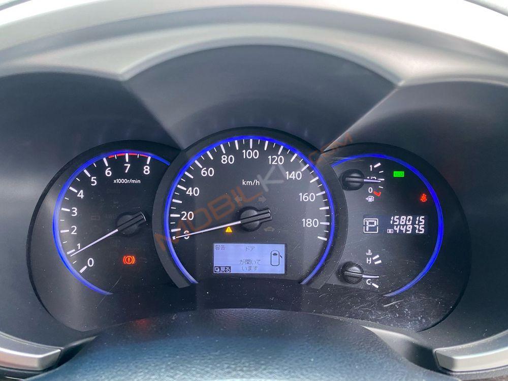 Mobil Nissan Elgrand 2011