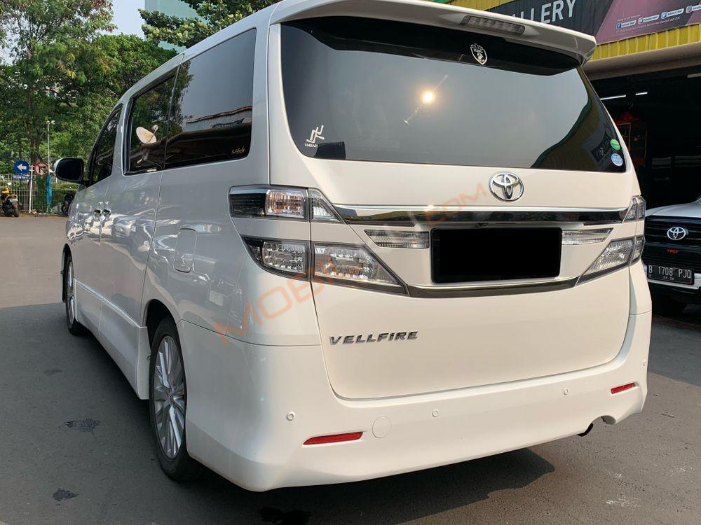 Mobil Toyota Vellfire 2014