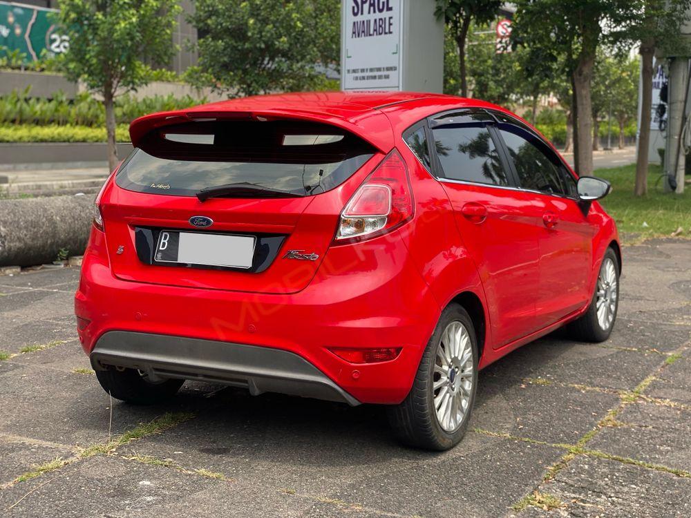 Mobil Ford Fiesta 2013
