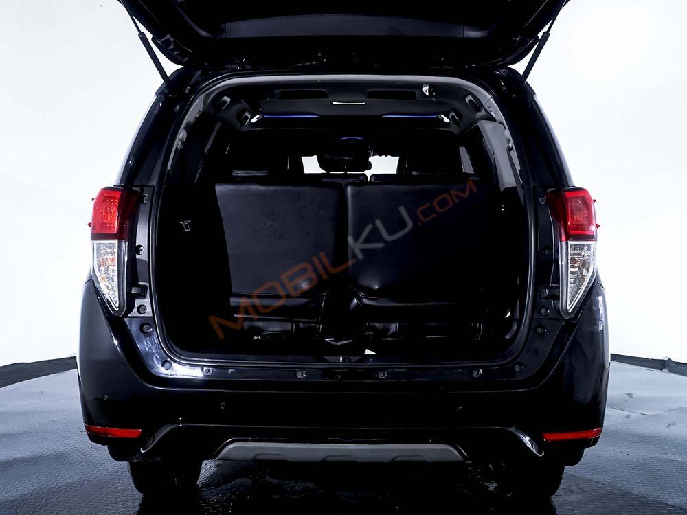 Mobil Toyota Kijang Innova 2021