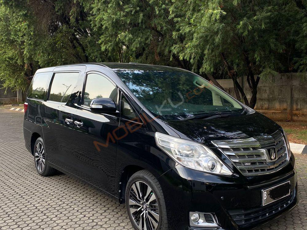 Mobil Toyota Alphard 2012