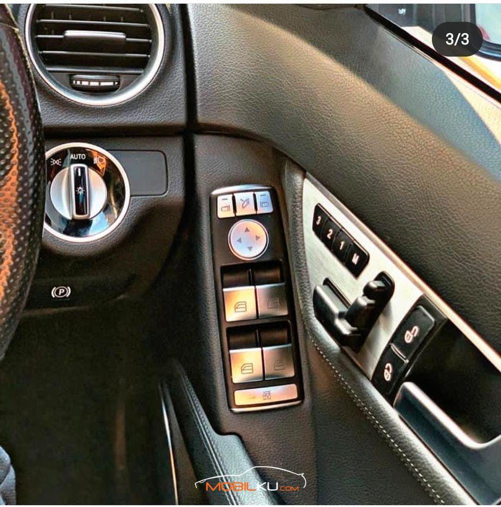 Mobil Mercedes-Benz C-Class 2012